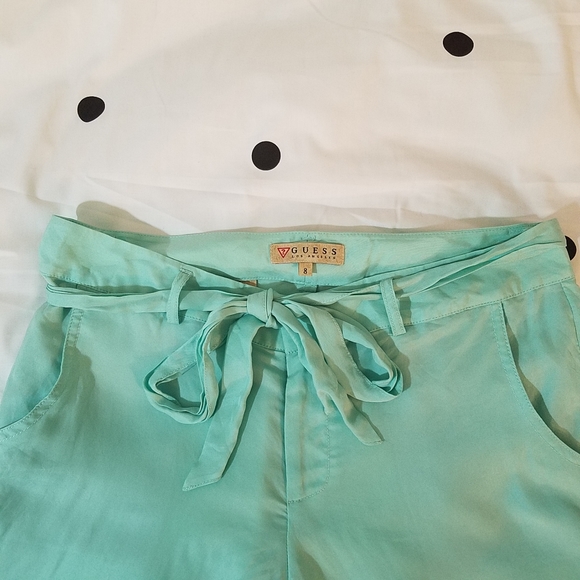 GUESS Capris Sea Green.  Size 8 - Picture 5 of 8